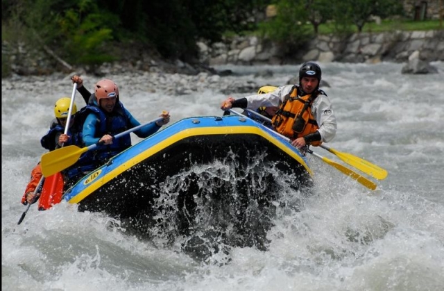 Maneuvering rafting